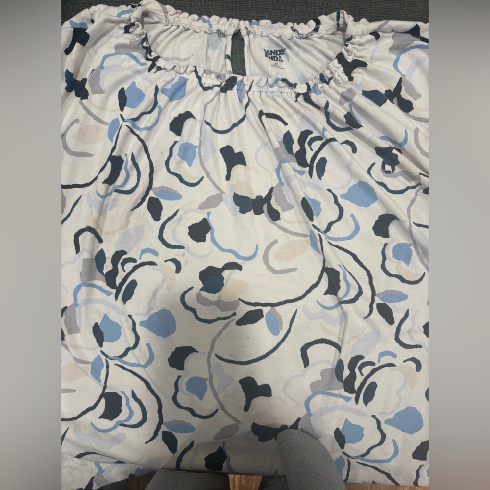 Chase bank Lands' End Cream sleeveless uniform shirt